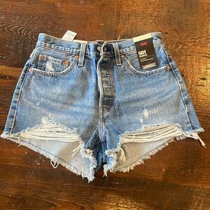 Levi’s 501 cut off short size 28 brand new with tags
